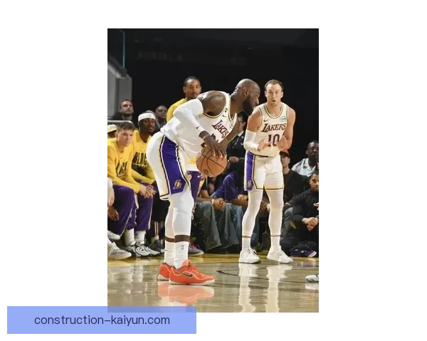 NBA焦点战詹姆斯率湖人逆转勇士重燃争冠希望今日激战成焦点