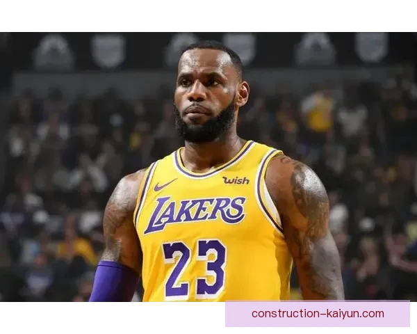 湖人逆转勇士夺季后赛首胜 詹姆斯关键表现引热议