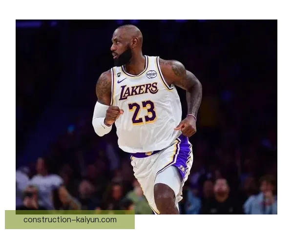 湖人詹姆斯关键三分助球队逆转勇士赢得赛季关键胜利