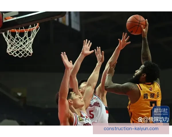 CBA联赛激烈对决：明星球员精彩表现引发全场关注
